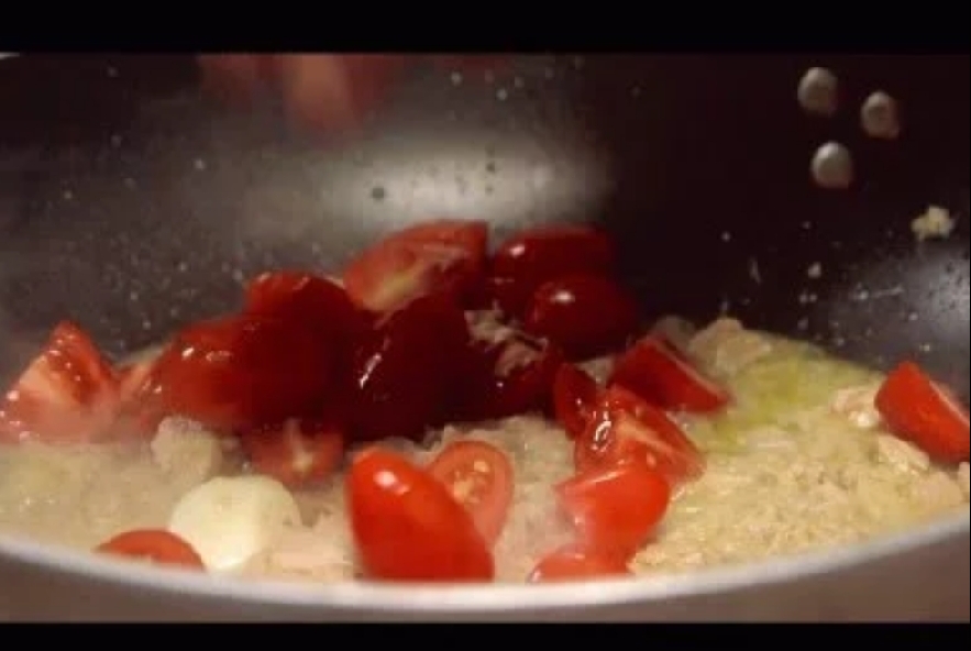 Orecchiette con pomodorino ciliegino e tonno - Step 4 - Immagine 1