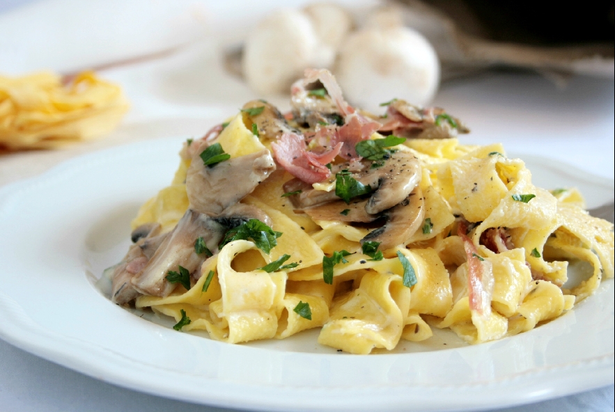 Pappardelle con funghi e crema di fontina - Manjoo