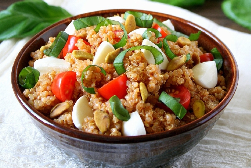 Ricetta Insalata di quinoa con mozzarella e pomodorini - Manjoo