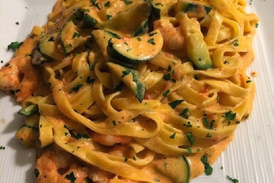 Ricetta Tagliatelle con zucchine e gamberetti - Manjoo