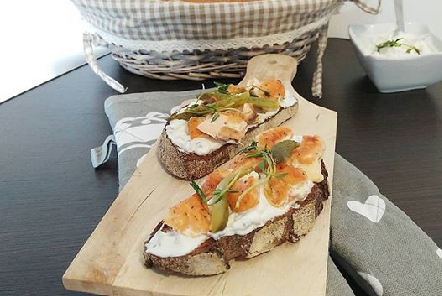 Ricetta Bruschetta al salmone - Manjoo