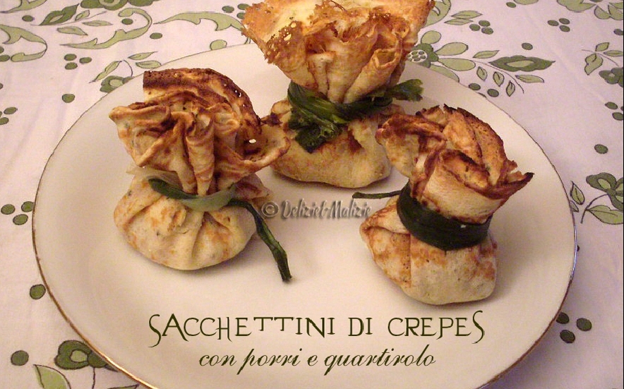 Sacchettini di crepes con porri e quartirolo