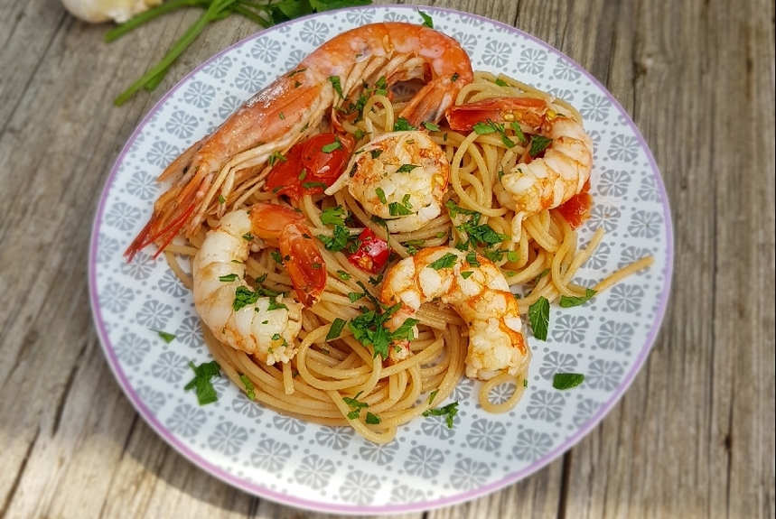 Spaghetti integrali con verza e sgombro - unamericanatragliorsi