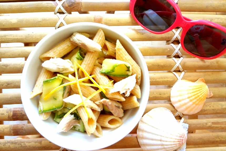 Spaghetti di zucchine con zafferano, sgombro e pachino