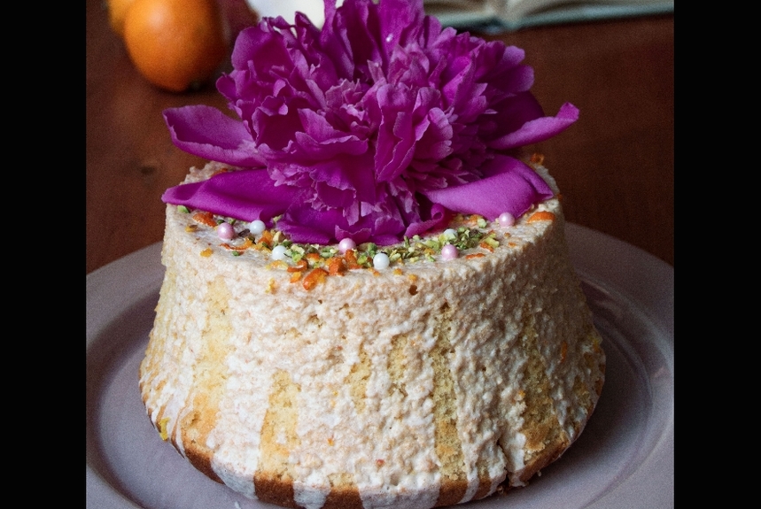 Chiffon cake all'alchermes con meringa e frutti rossi - 2 Amiche in Cucina