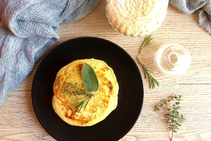 Uovo in camicia alla curcuma su fonduta di grana - Manjoo